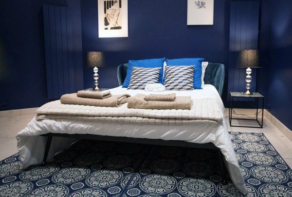 donkerblauwe slaapkamer ideeën en voorbeelden 